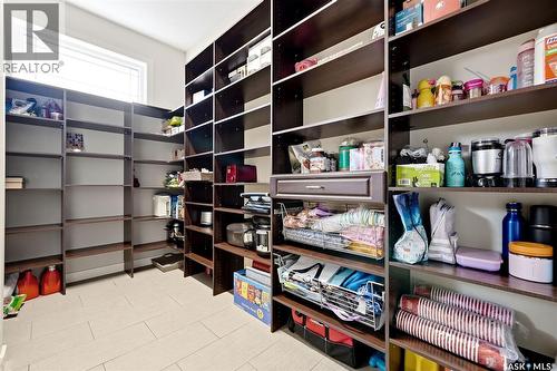 2423 Linner Bay, Regina, SK - Indoor Photo Showing Other Room