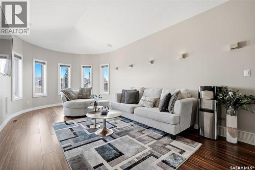 2423 Linner Bay, Regina, SK - Indoor Photo Showing Living Room