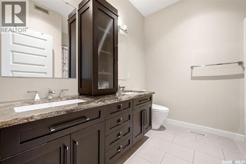 2423 Linner Bay, Regina, SK - Indoor Photo Showing Bathroom