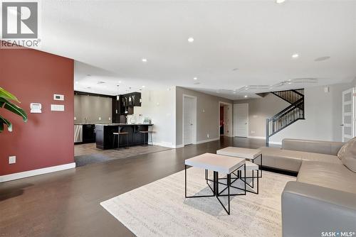 2423 Linner Bay, Regina, SK - Indoor Photo Showing Living Room