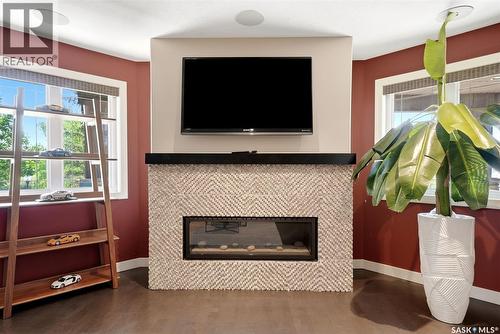 2423 Linner Bay, Regina, SK - Indoor Photo Showing Living Room With Fireplace