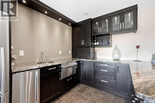 2423 Linner Bay, Regina, SK - Indoor Photo Showing Kitchen With Upgraded Kitchen