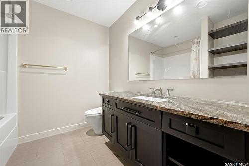 2423 Linner Bay, Regina, SK - Indoor Photo Showing Bathroom