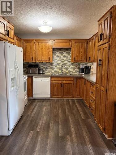 202 1St Street E, Turtleford, SK - Indoor Photo Showing Kitchen