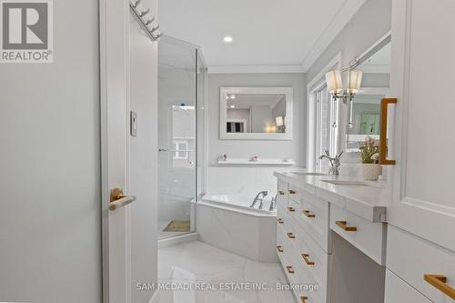 920 Clark Boulevard, Milton, ON - Indoor Photo Showing Bathroom