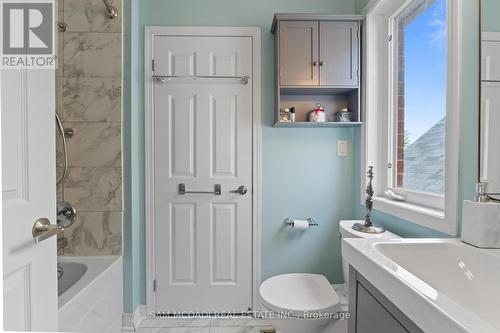 920 Clark Boulevard, Milton, ON - Indoor Photo Showing Bathroom
