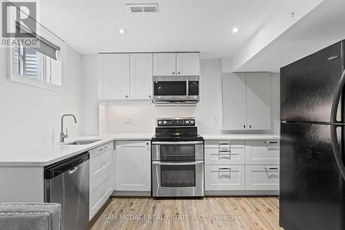 920 Clark Boulevard, Milton, ON - Indoor Photo Showing Kitchen