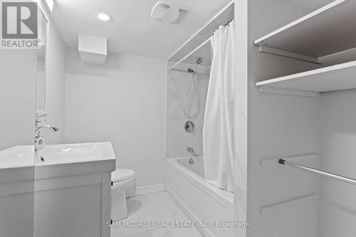 920 Clark Boulevard, Milton, ON - Indoor Photo Showing Bathroom
