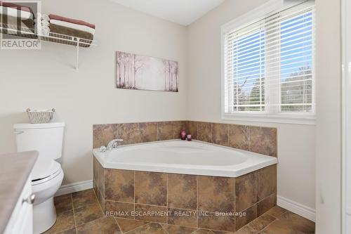 80 Lister Avenue, Hamilton, ON - Indoor Photo Showing Bathroom