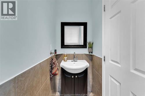 3038 Brimley, Windsor, ON - Indoor Photo Showing Bathroom