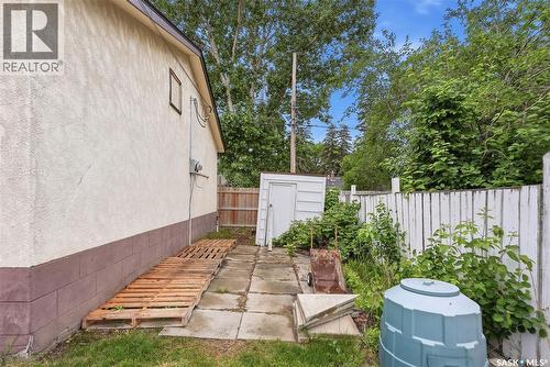 1701 C Avenue N, Saskatoon, SK - Outdoor