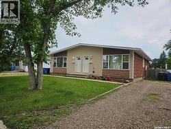 8998 Panton AVENUE North Battleford, SK S9A 3J9