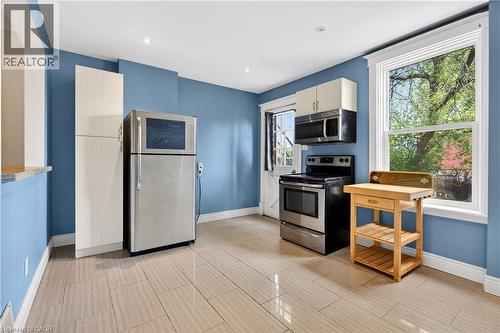 520 John Street N, Hamilton, ON - Indoor Photo Showing Kitchen