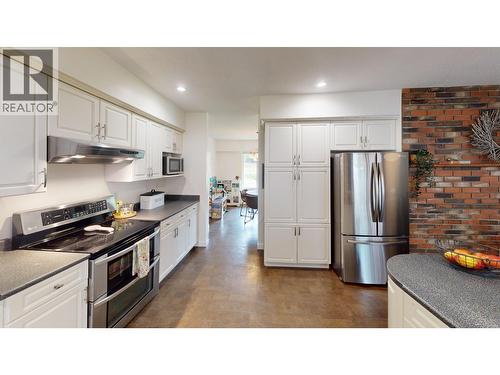 115 S Brears Road, Quesnel, BC - Indoor Photo Showing Kitchen