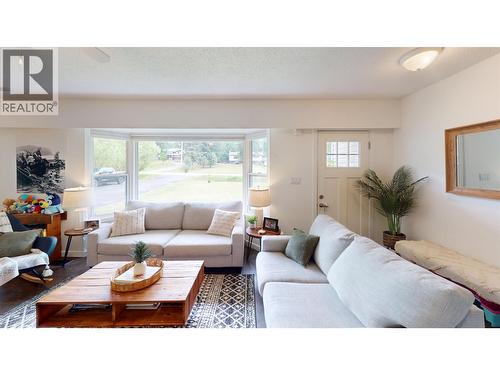 115 S Brears Road, Quesnel, BC - Indoor Photo Showing Living Room