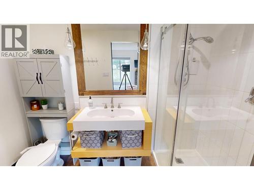 115 S Brears Road, Quesnel, BC - Indoor Photo Showing Bathroom