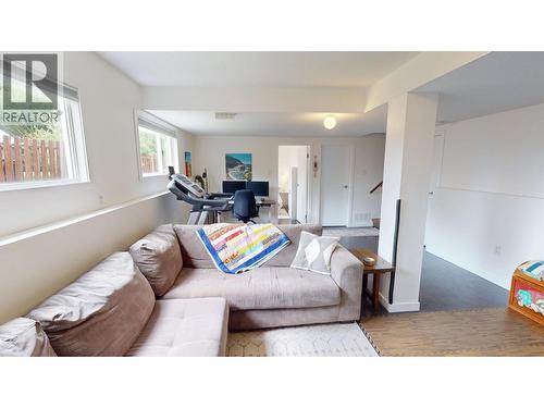115 S Brears Road, Quesnel, BC - Indoor Photo Showing Living Room