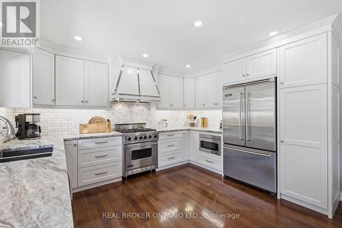 6 Pioneer Tower Crescent, Kitchener, ON - Indoor Photo Showing Kitchen With Upgraded Kitchen
