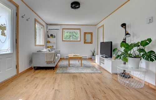 Salon - 89 Av. Arbour, Sainte-Béatrix, QC - Indoor
