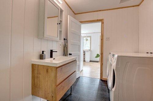 Salle de bains - 89 Av. Arbour, Sainte-Béatrix, QC - Indoor Photo Showing Laundry Room