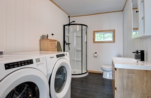 Salle de bains - 89 Av. Arbour, Sainte-Béatrix, QC - Indoor Photo Showing Laundry Room