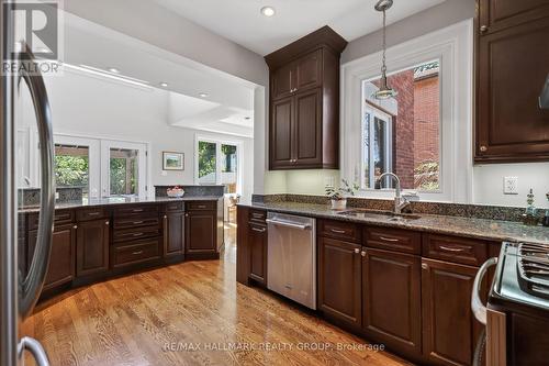 2043 Riverside Drive, Ottawa, ON - Indoor Photo Showing Kitchen