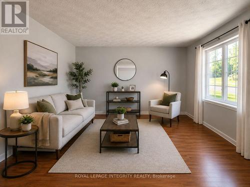 607 12Th Street E, Cornwall, ON - Indoor Photo Showing Living Room