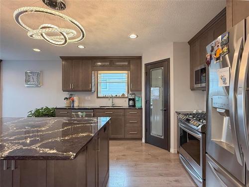 55 Outback Drive, Brandon, MB - Indoor Photo Showing Kitchen
