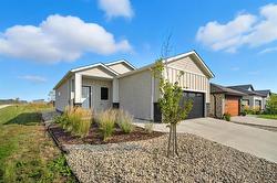 102 100 Grande Pointe Meadows Boulevard  Grande Pointe, MB R5A 0C8