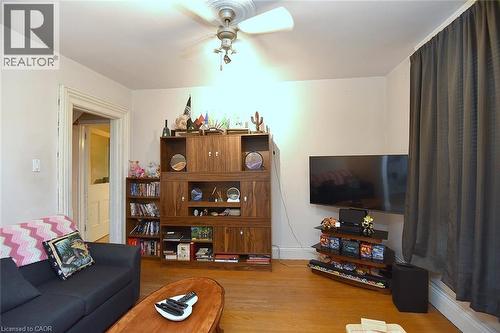 26 Brantdale Avenue, Hamilton, ON - Indoor Photo Showing Living Room