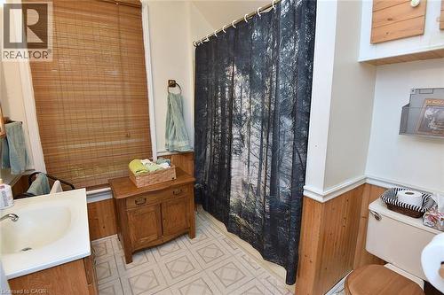 26 Brantdale Avenue, Hamilton, ON - Indoor Photo Showing Bathroom