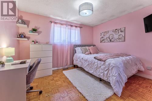 2560 Palisander Avenue, Mississauga, ON - Indoor Photo Showing Bedroom