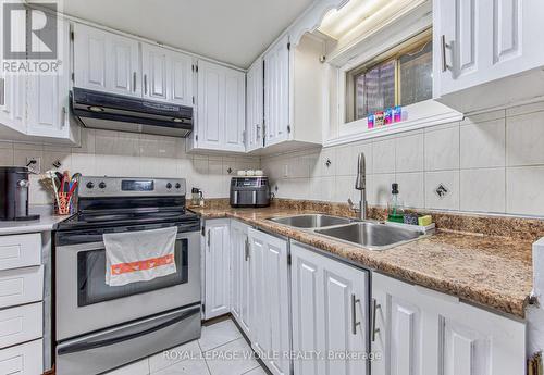 2560 Palisander Avenue, Mississauga, ON - Indoor Photo Showing Kitchen With Double Sink