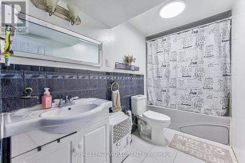 2560 Palisander Avenue, Mississauga, ON - Indoor Photo Showing Bathroom