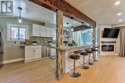 2560 Palisander Avenue, Mississauga, ON - Indoor Photo Showing Kitchen With Upgraded Kitchen