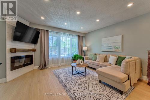 2560 Palisander Avenue, Mississauga, ON - Indoor Photo Showing Living Room With Fireplace