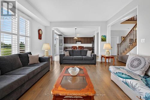 76 Mcwatters Street, Hamilton, ON - Indoor Photo Showing Living Room