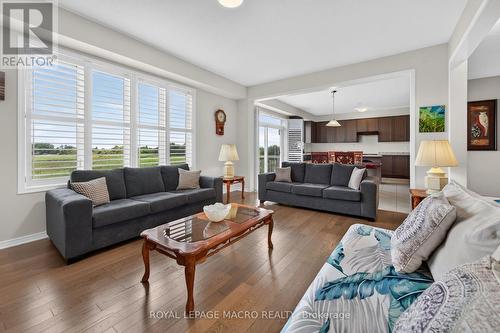 76 Mcwatters Street, Hamilton, ON - Indoor Photo Showing Living Room