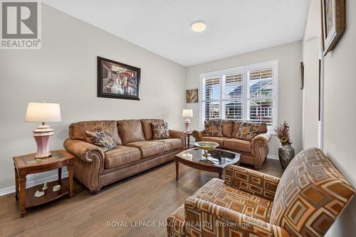 76 Mcwatters Street, Hamilton, ON - Indoor Photo Showing Living Room