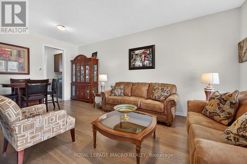 76 Mcwatters Street, Hamilton, ON - Indoor Photo Showing Living Room