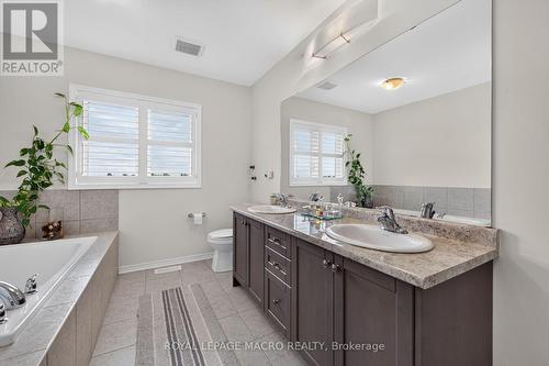 76 Mcwatters Street, Hamilton, ON - Indoor Photo Showing Bathroom