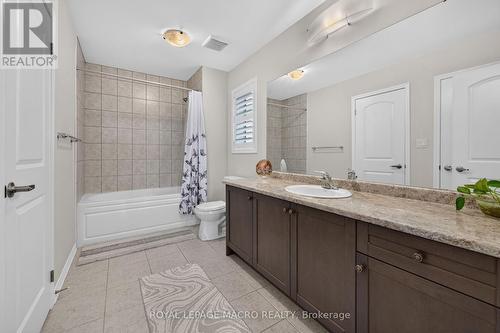 76 Mcwatters Street, Hamilton, ON - Indoor Photo Showing Bathroom