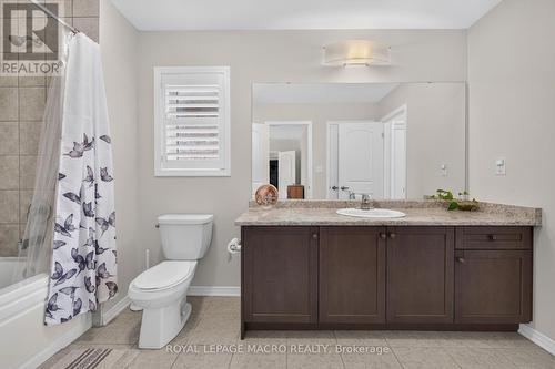 76 Mcwatters Street, Hamilton, ON - Indoor Photo Showing Bathroom