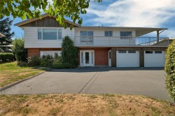 244 Alder St SOUTHCampbell River, BC V9W 2N1