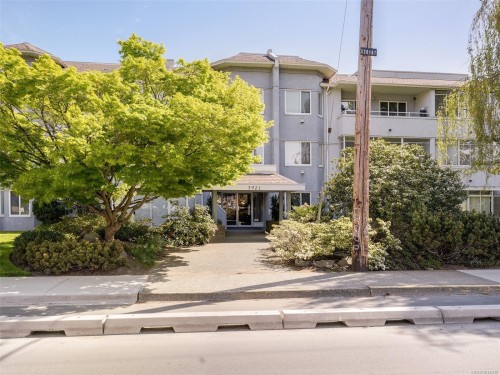 #208-3921 Shelbourne St  Saanich, BC V8P 4H9