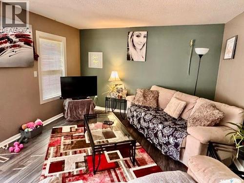 430 Centre Street, Middle Lake, SK - Indoor Photo Showing Living Room