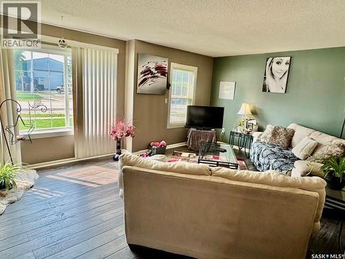 430 Centre Street, Middle Lake, SK - Indoor Photo Showing Living Room