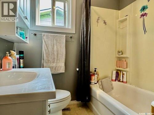 430 Centre Street, Middle Lake, SK - Indoor Photo Showing Bathroom