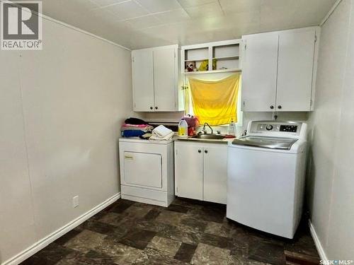 430 Centre Street, Middle Lake, SK - Indoor Photo Showing Laundry Room