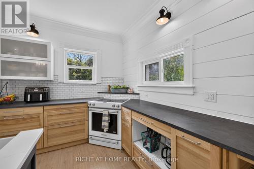 Slide in range - 34630 Second Line, Southwold, ON - Indoor Photo Showing Kitchen